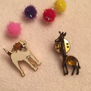 Dog and giraffe 漣 pins